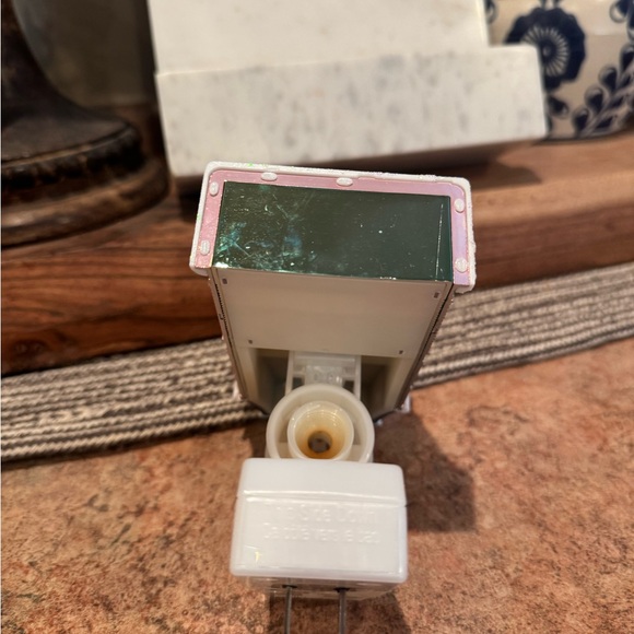 Bath and Body Works, Emily In Paris light up Wallflower. - Picture 4 of 4